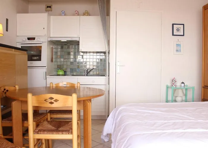 Agreable 4 Pers. Avec Terrasse Et Parking, - Fr-1-245-133 Apartment *