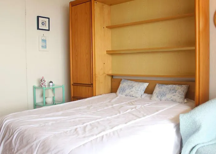 Agreable 4 Pers. Avec Terrasse Et Parking, - Fr-1-245-133